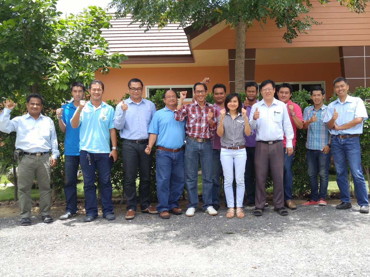 ภาพหมู่ผู้เข้าอบรมหลักสูตรสำรวจงานดิน